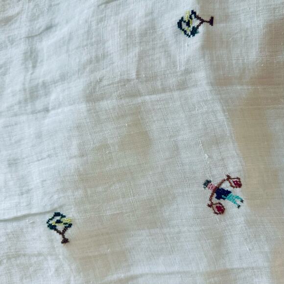 VTG Linen ? White Cross Stitch Square Tablecloth Asian Chinese Statue Decor - Picture 5 of 9